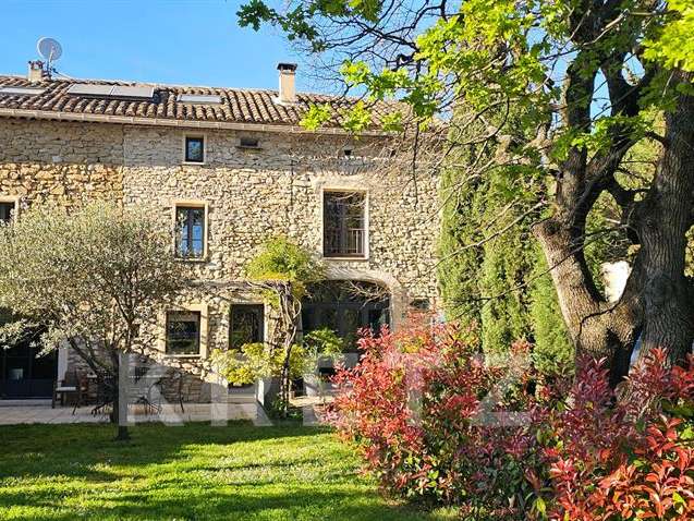 Maison Vaison-la-Romaine - 5 chambres - 198m²