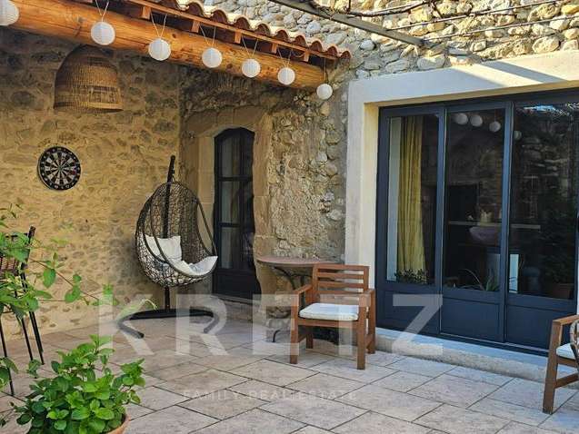 Maison Vaison-la-Romaine - 5 chambres - 198m²