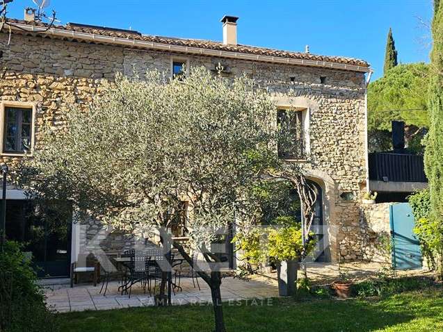 Maison Vaison-la-Romaine - 5 chambres - 198m²