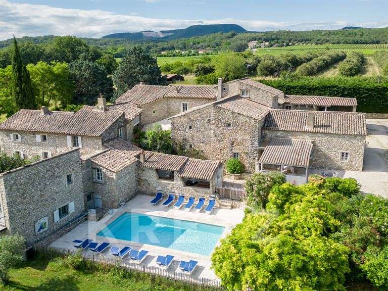 Maison Valaurie - 3 chambres - 785m²