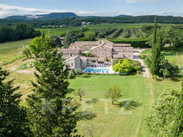 Maison Valaurie - 3 chambres - 785m²