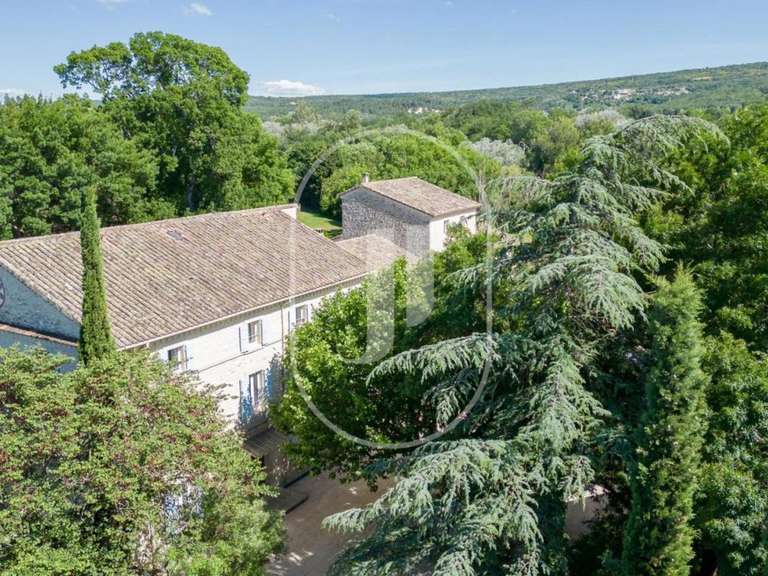 Propriété Valaurie - 23 chambres - 1145m²