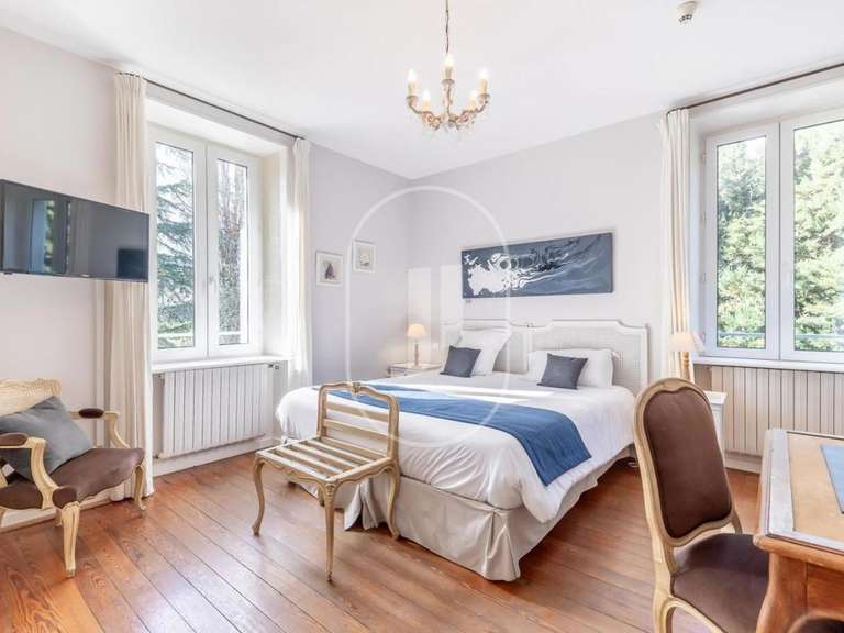 Propriété Valaurie - 23 chambres - 1145m²