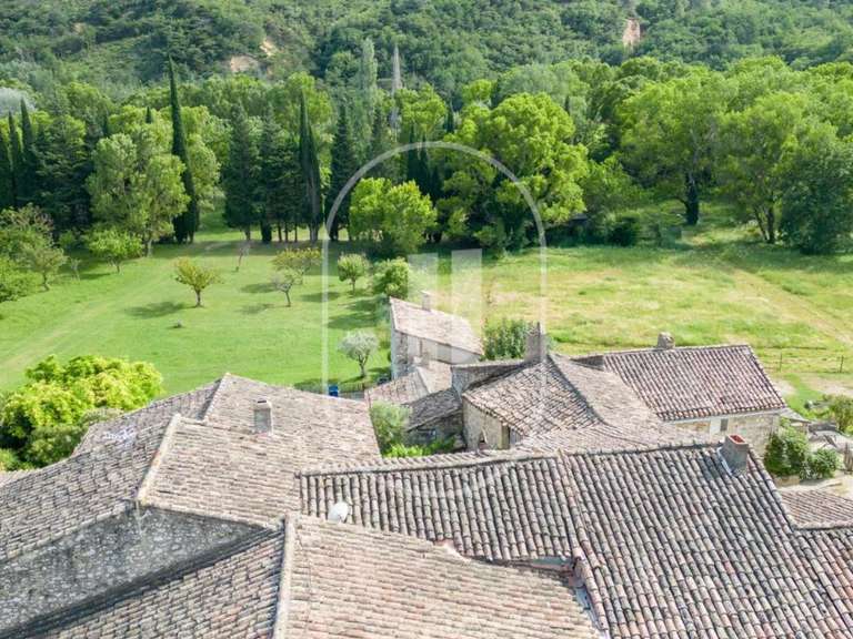 Propriété Valaurie - 13 chambres - 923m²