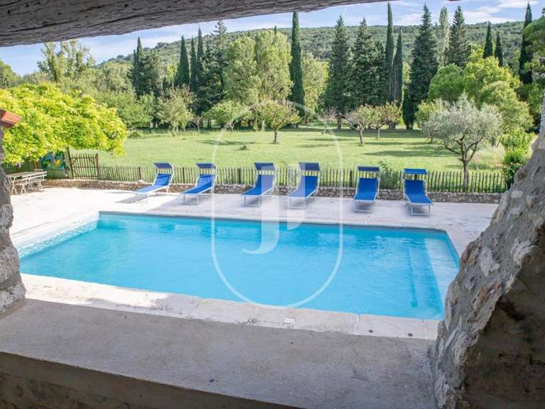 Propriété Valaurie - 13 chambres - 923m²