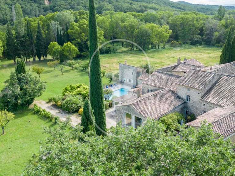 Propriété Valaurie - 13 chambres - 923m²