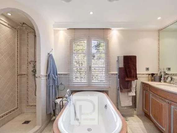 Maison Valbonne - 9 chambres - 595m²