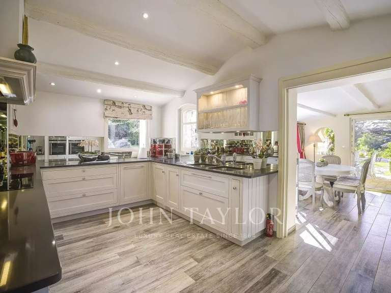 Maison Valbonne - 6 chambres - 330m²