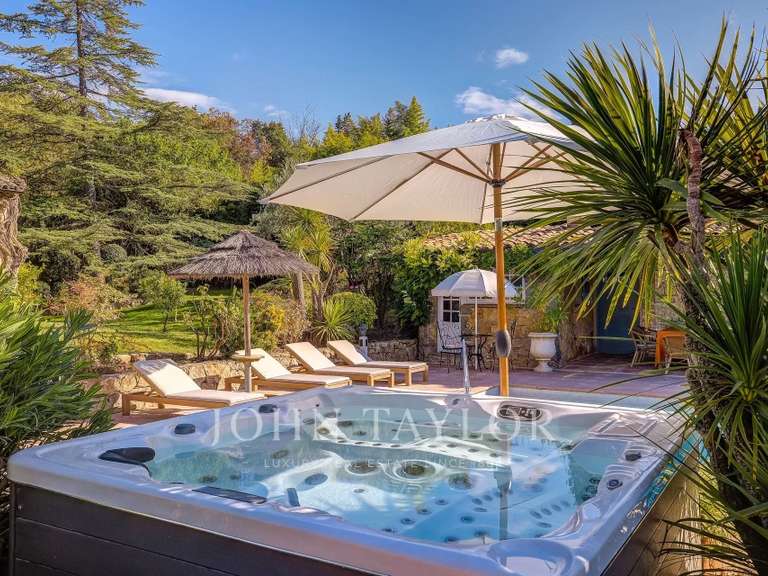 Maison Valbonne - 6 chambres - 330m²