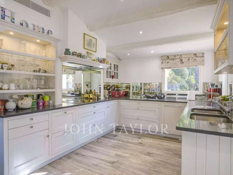 Maison Valbonne - 6 chambres - 330m²