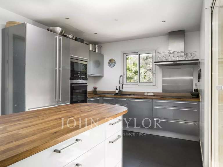 Maison Valbonne - 3 chambres - 205m²