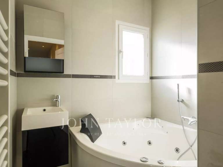 Maison Valbonne - 3 chambres - 205m²