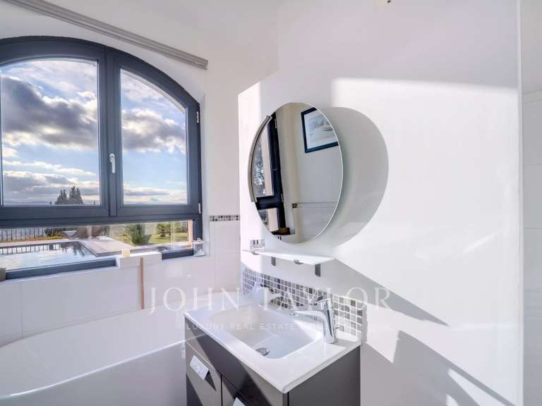 Maison Valbonne - 5 chambres - 221m²