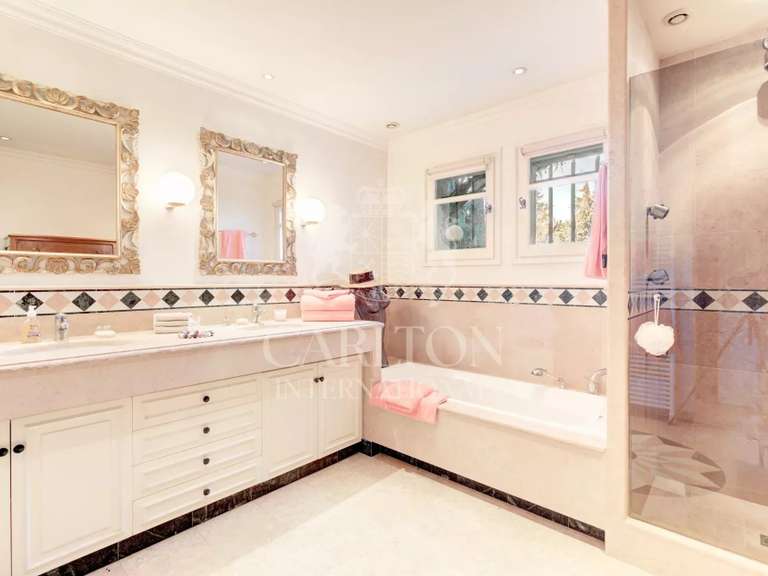 Maison Valbonne - 6 chambres - 338m²