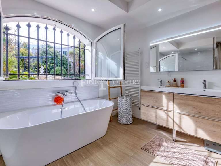 Maison Valbonne - 6 chambres - 300m²