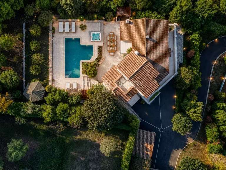 Maison Valbonne - 6 chambres - 300m²