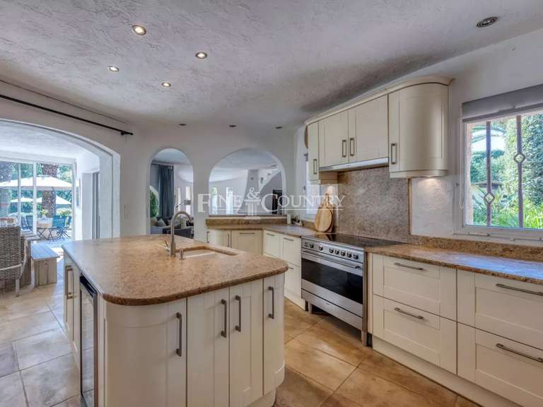 Maison Valbonne - 5 chambres - 220m²
