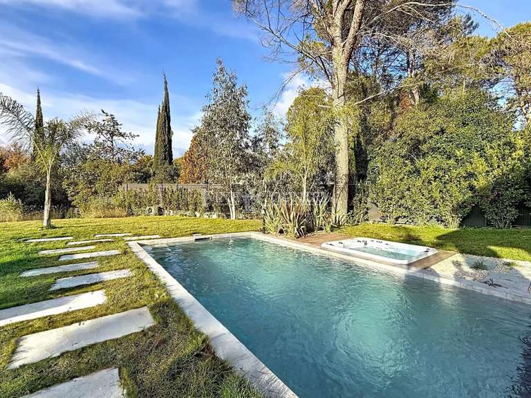 Villa Valbonne - 4 bedrooms - 318m²