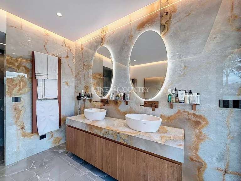 Villa Valbonne - 4 bedrooms - 318m²