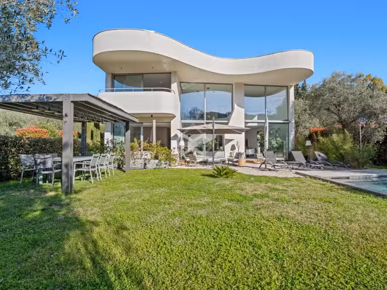 Villa Valbonne - 4 bedrooms - 235m²
