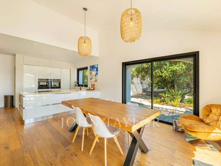 Villa Valbonne - 4 bedrooms - 338m²