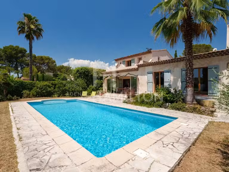 Villa Valbonne - 4 bedrooms - 147m²