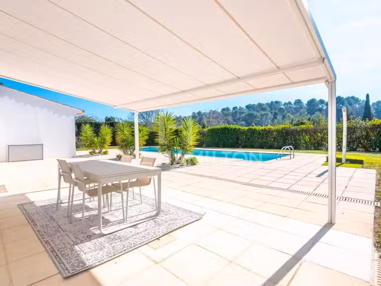 Villa Valbonne - 4 bedrooms - 185m²