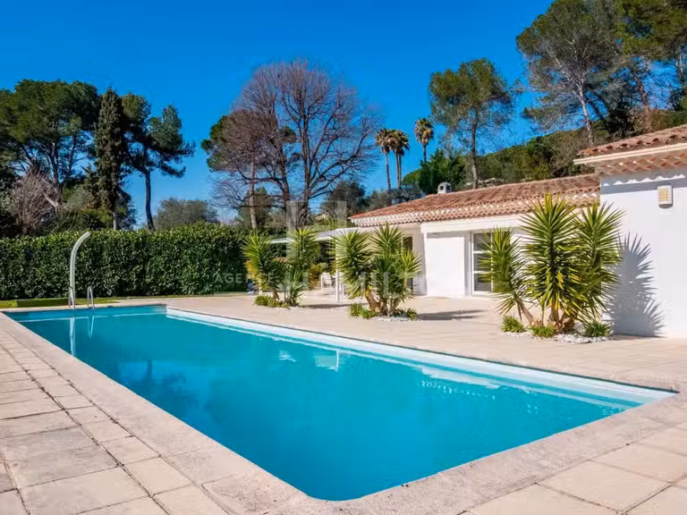 Villa Valbonne - 4 bedrooms - 185m²