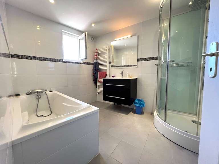 Propriété Valence - 4 chambres - 300m²