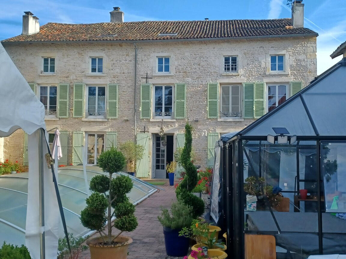 House Valence-en-Poitou