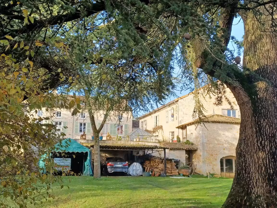 House Valence-en-Poitou