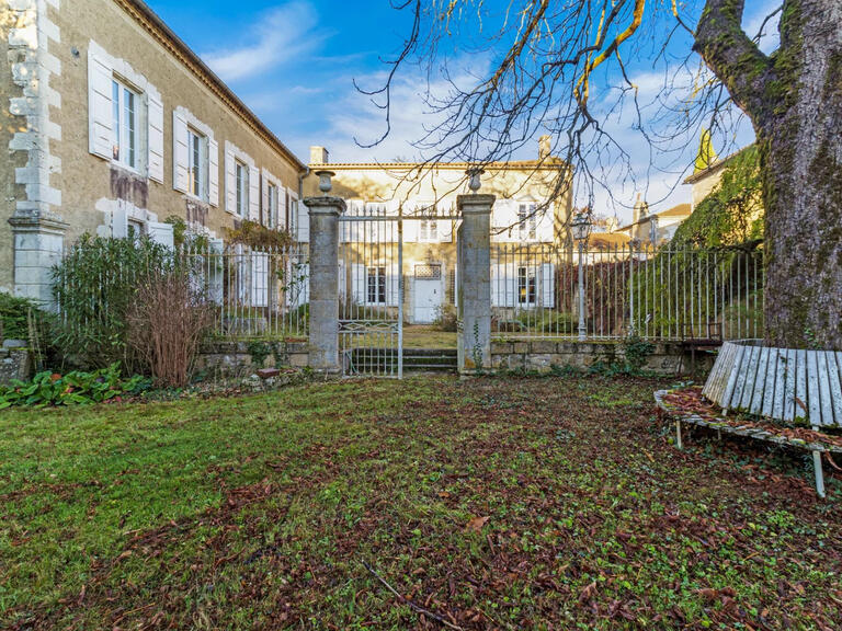 House Valence-sur-Baïse - 480m²
