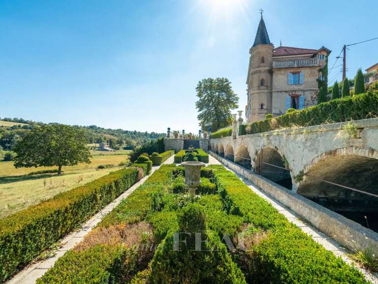 Château Valensole - 14 chambres - 1016m²