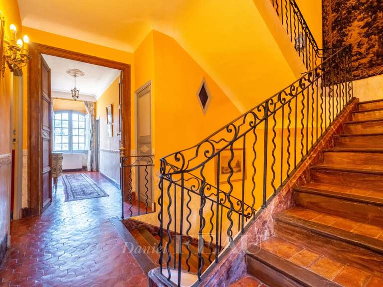 Château Valensole - 14 chambres - 1016m²