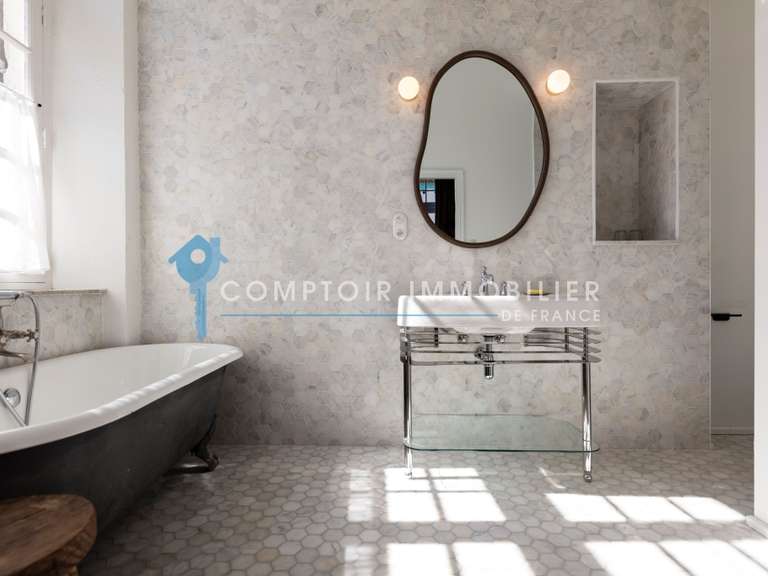 Maison Vallabrègues - 11 chambres - 1167m²