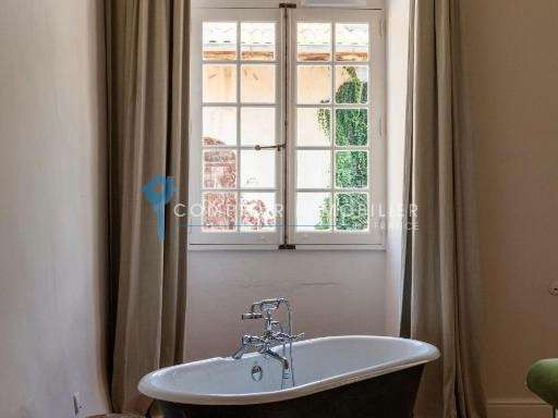 Maison Vallabrègues - 11 chambres - 1167m²