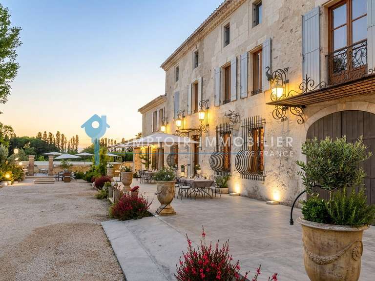 Maison Vallabrègues - 7 chambres - 400m²