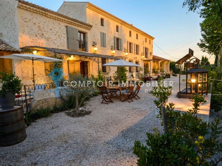 Maison Vallabrègues - 7 chambres - 400m²