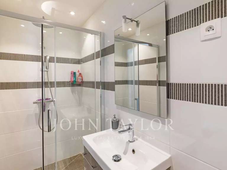 Apartment Vallauris - 4 bedrooms - 212m²