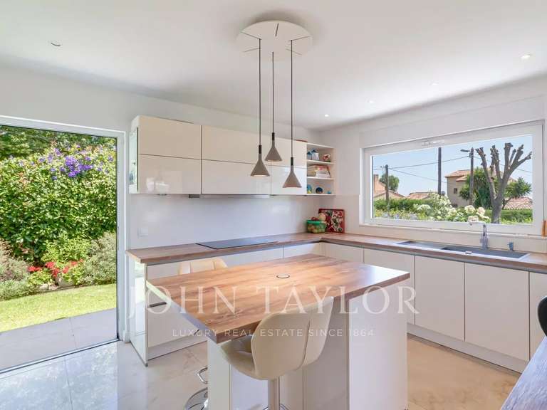 Apartment Vallauris - 4 bedrooms - 212m²