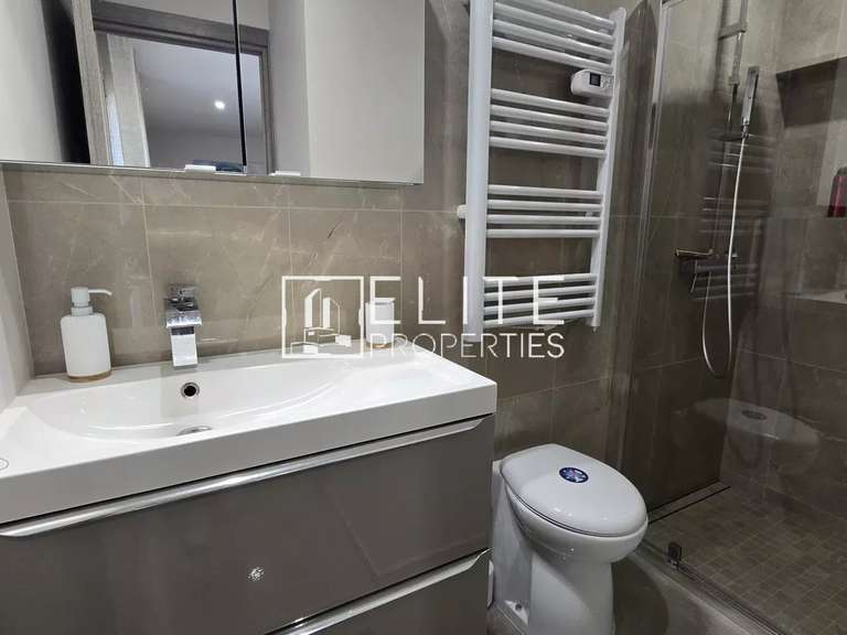 Maison Vallauris - 8 chambres - 360m²