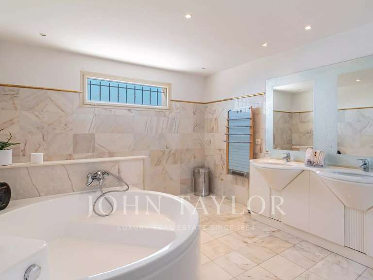 Villa avec Vue sur mer Vallauris - 6 chambres - 680m²