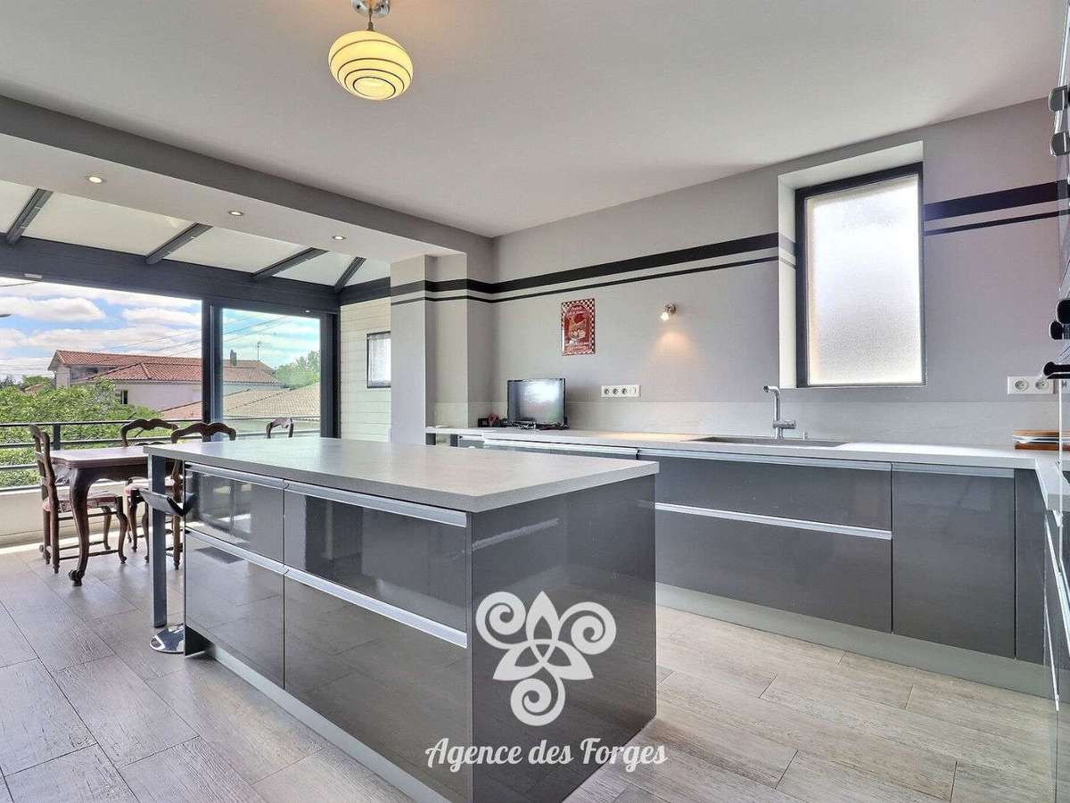 House Vallet
