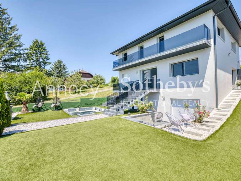 Maison Vallières-sur-Fier - 5 chambres - 261m²