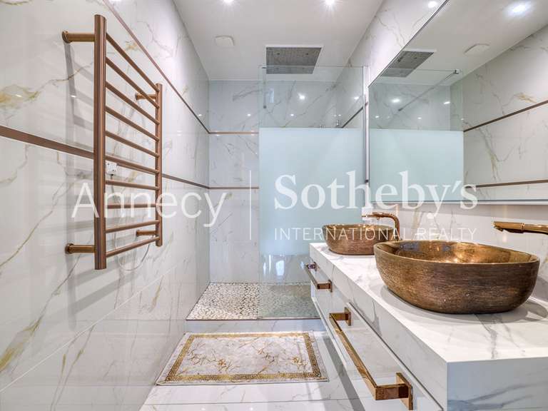 Maison Vallières-sur-Fier - 5 chambres - 261m²
