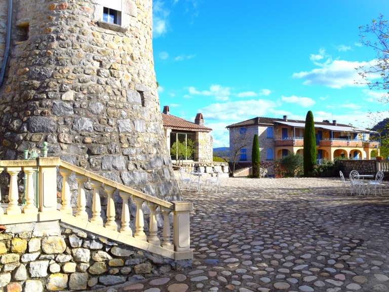 Castle Vallon-Pont-d'Arc - 37 bedrooms - 2200m²