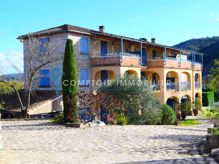 Château Vallon-Pont-d'Arc - 37 chambres - 1823m²