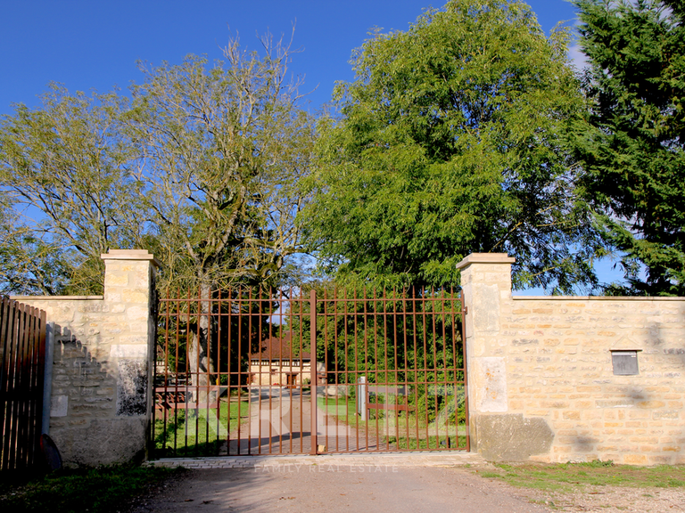 Propriété Vanlay - 23 chambres - 1456m²