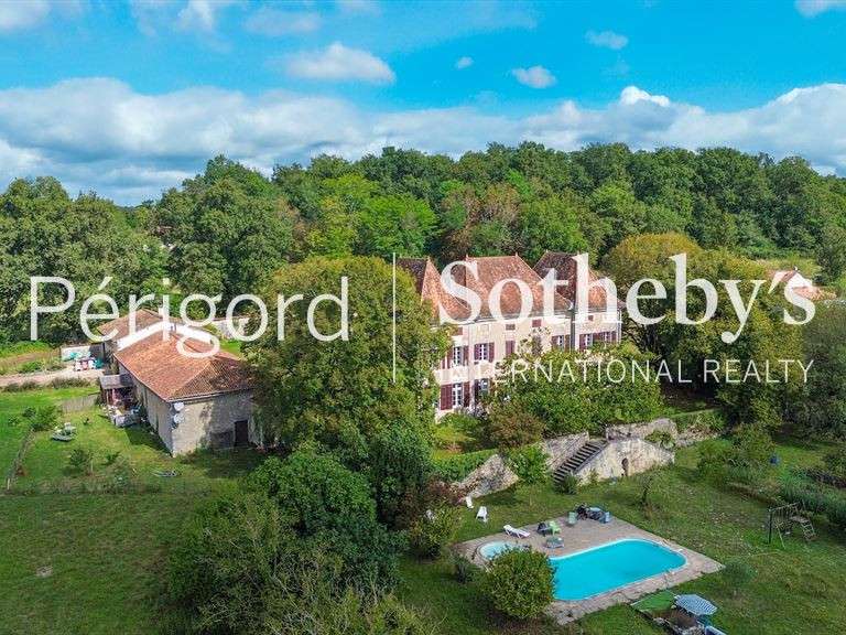 House Varaignes - 587m²