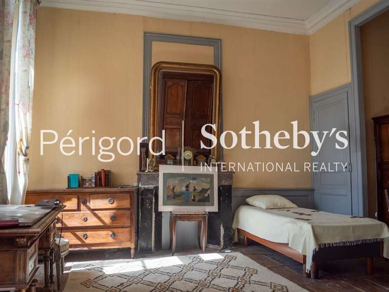 House Varaignes - 587m²